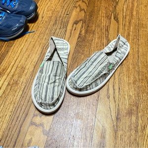 Sanuk flats size 10